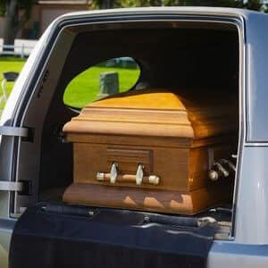 foto di un carro funebre per trasporto salma