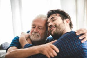 un ragazzo ricorda il padre che non c'è più con frasi brevi